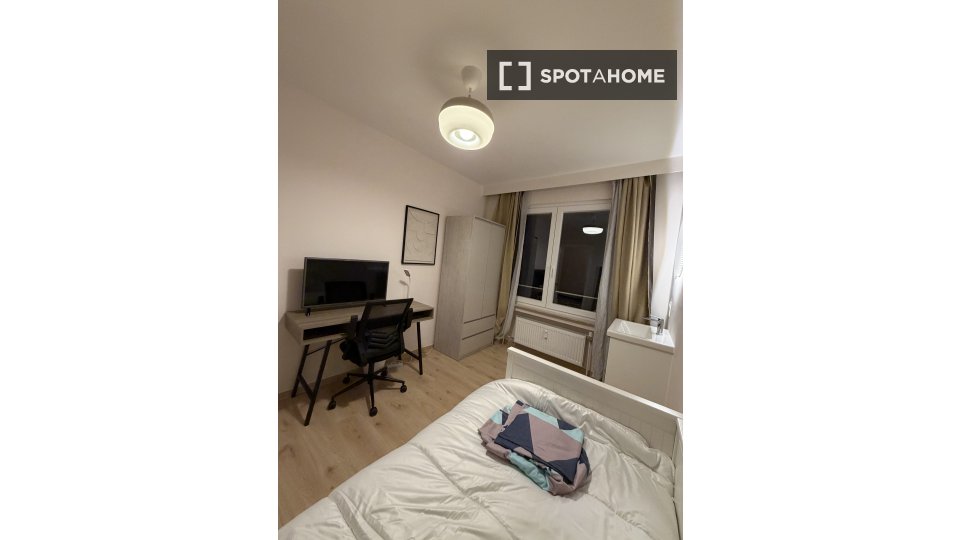 Double room Brussels, 4 beds, 125m² — photo 10
