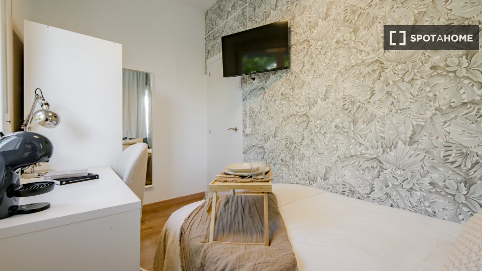 Double room Madrid, 8 beds, 150m² — photo 12