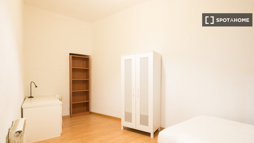 Double room Madrid, 8 beds, 200m² — photo 5