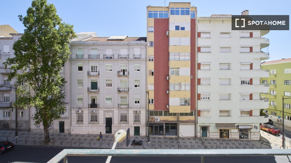 Double room Lisbon, 6 beds — photo 19