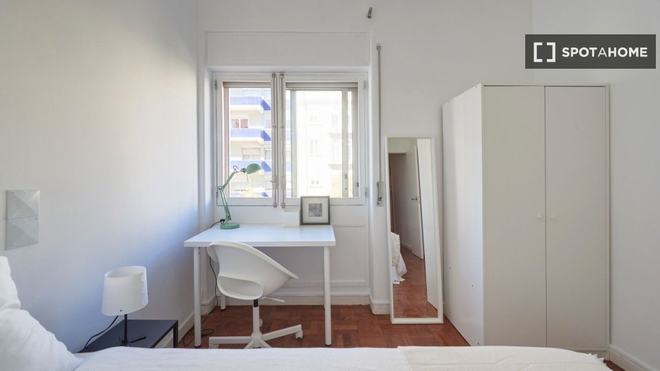 Double room Lisbon, 10 beds — photo 40