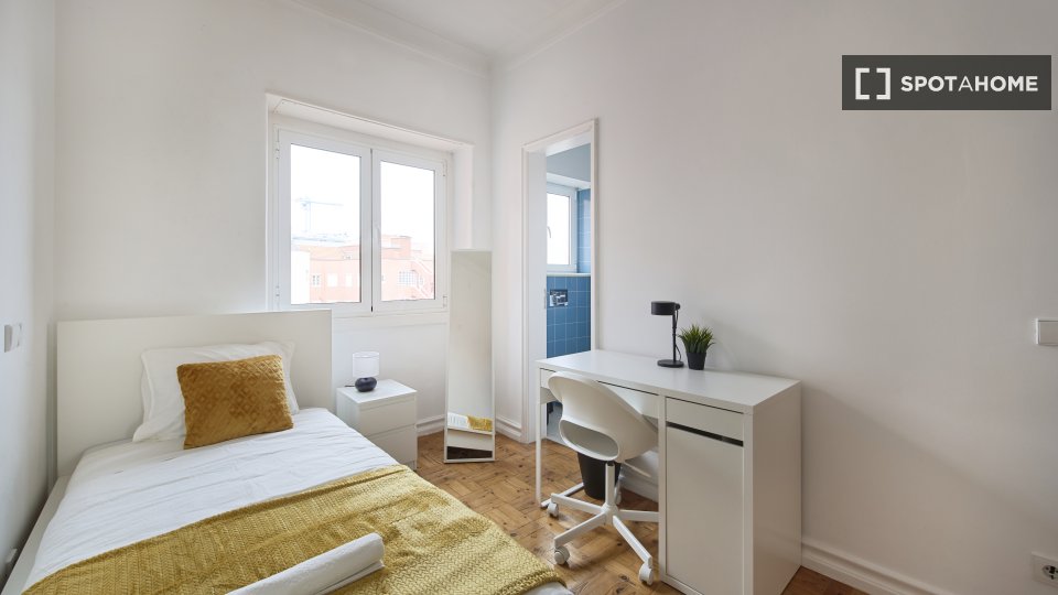 Double room Lisbon, 9 beds — photo 30