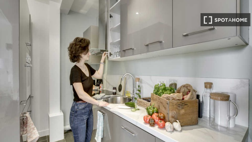 Double room Paris, 11 beds, 190m² — photo 1