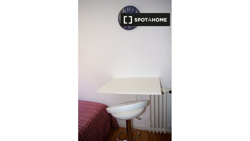 Double room Madrid, 5 beds, 140m² — photo 5