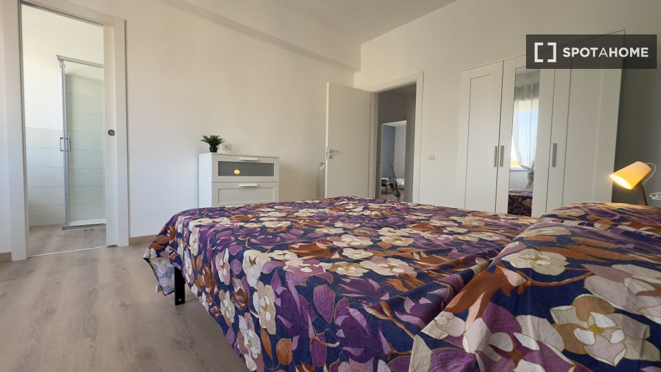 Double room Rome, 3 beds, 100m² — photo 36