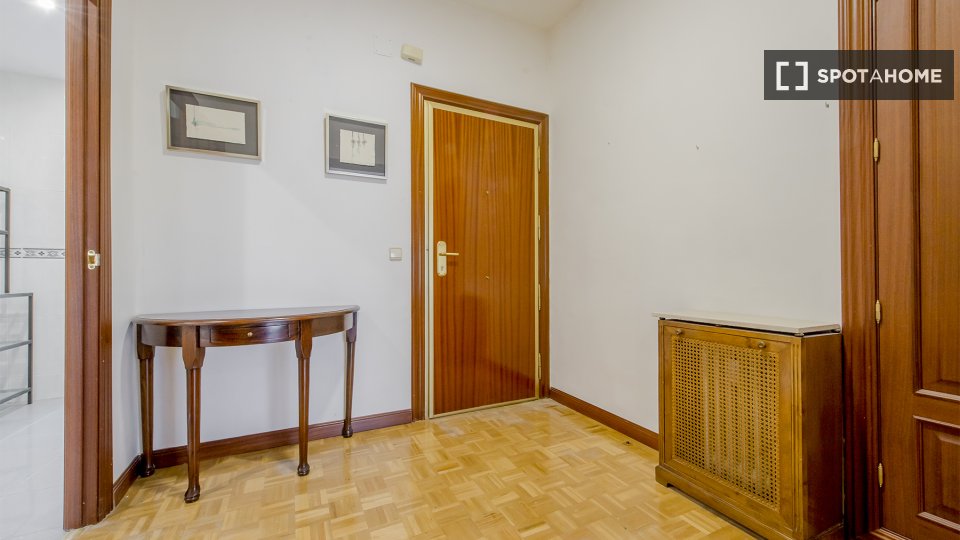 Double room Madrid, 8 beds, 240m² — photo 14