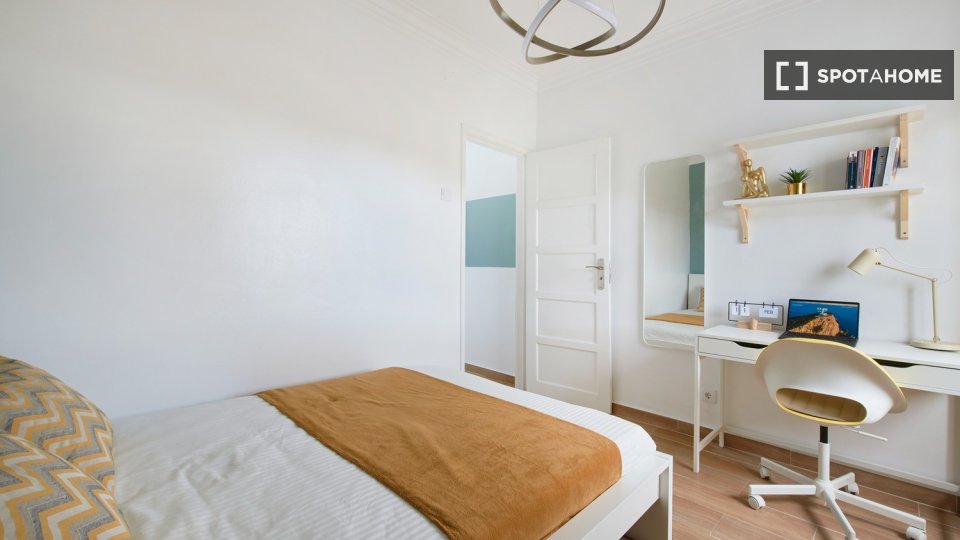 Double room Lisbon, 4 beds — photo 40