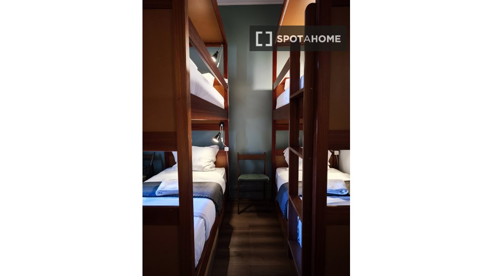 Double room Lisbon, 11 beds, 200m² — photo 44