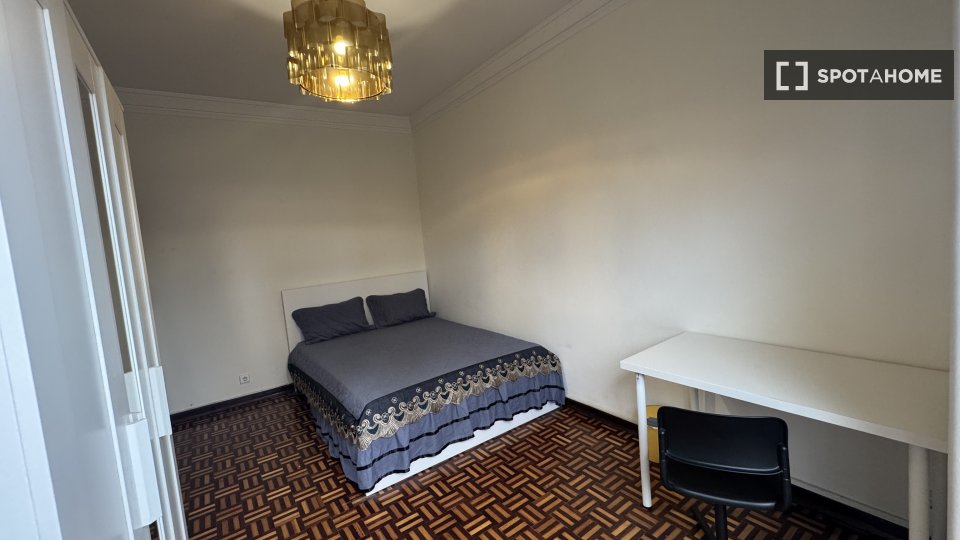 Double room Lisbon, 4 beds, 112m² — photo 19