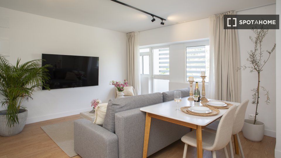 Piso de 2 dormitorios en alquiler en Torremolinos, Málaga