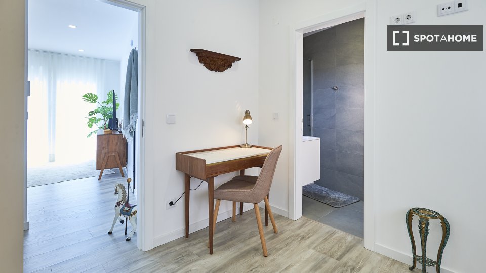 Apartment Lisbon, 2 beds, 61m² — photo 18