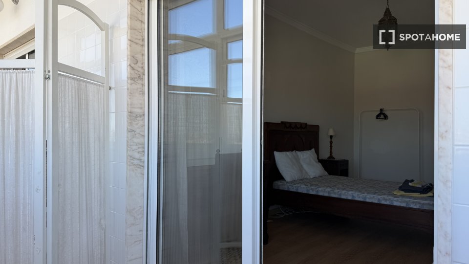 Double room Lisbon, 4 beds — photo 2