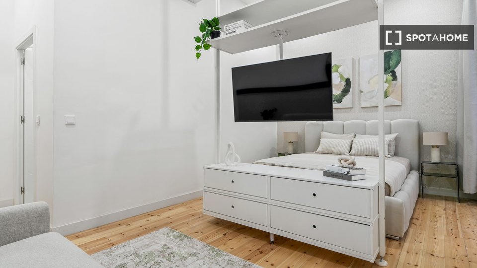 Double room Lisbon, 6 beds — photo 40