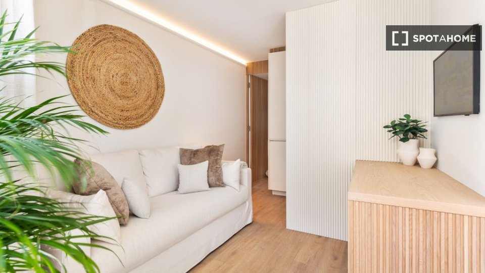 Apartment Lisbon, 1 bed — photo 1