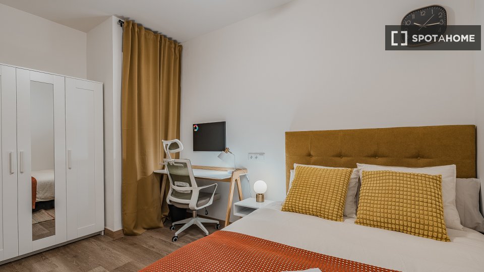 Double room Barcelona, 6 beds, 120m² — photo 80