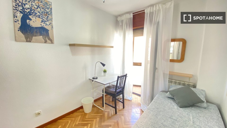 Double room Madrid, 5 beds — photo 4