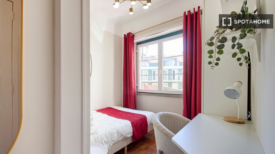 Double room Lisbon, 4 beds — photo 56