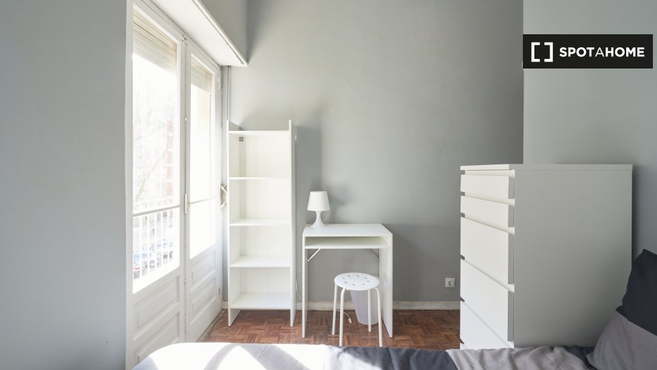 Double room Lisbon, 6 beds — photo 18