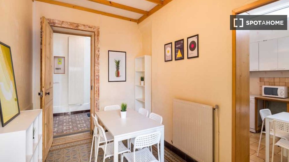 Double room Lyon, 9 beds, 200m² — photo 2