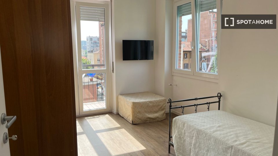 Double room Milan, 2 beds, 62m² — photo 4