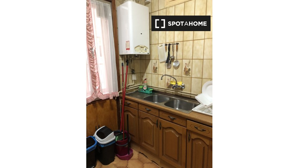 Double room Madrid, 3 beds, 68m² — photo 4