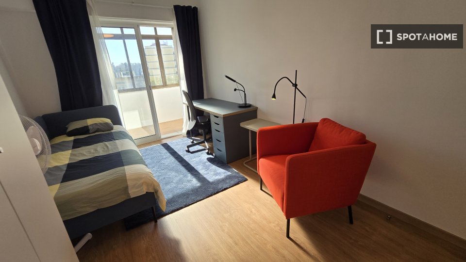 Double room Lisbon, 5 beds, 130m² — photo 19