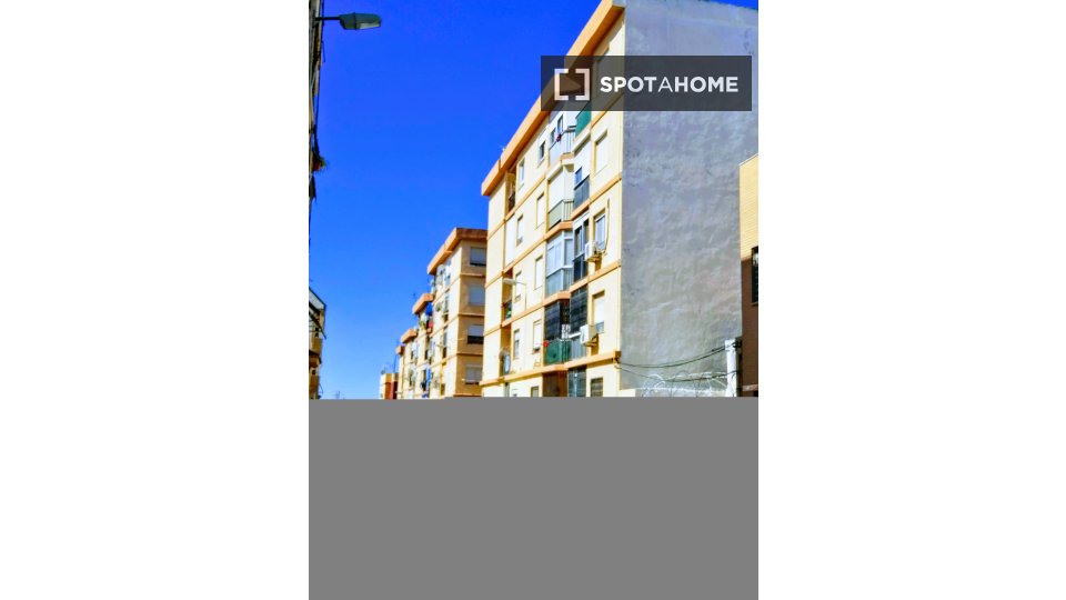 Double room Valencia, 3 beds, 120m² — photo 14