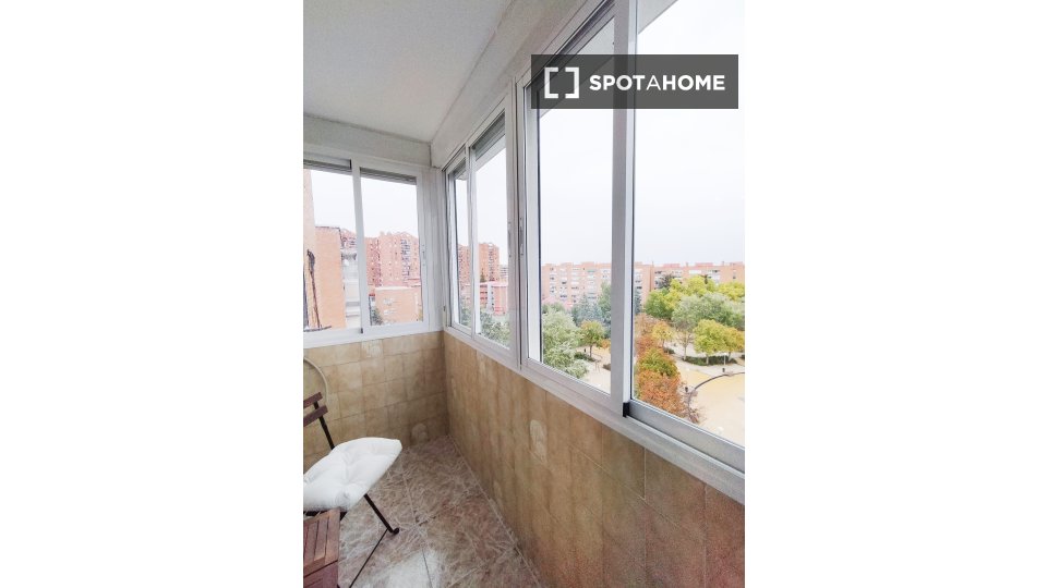 Double room Madrid, 3 beds, 95m² — photo 18