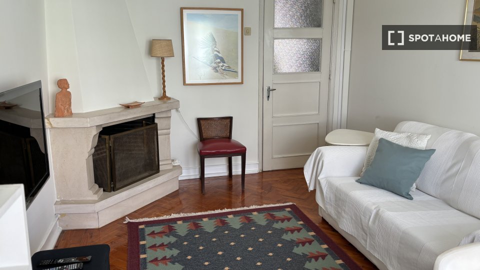 Apartment Lisbon, 1 bed, 77m² — photo 3