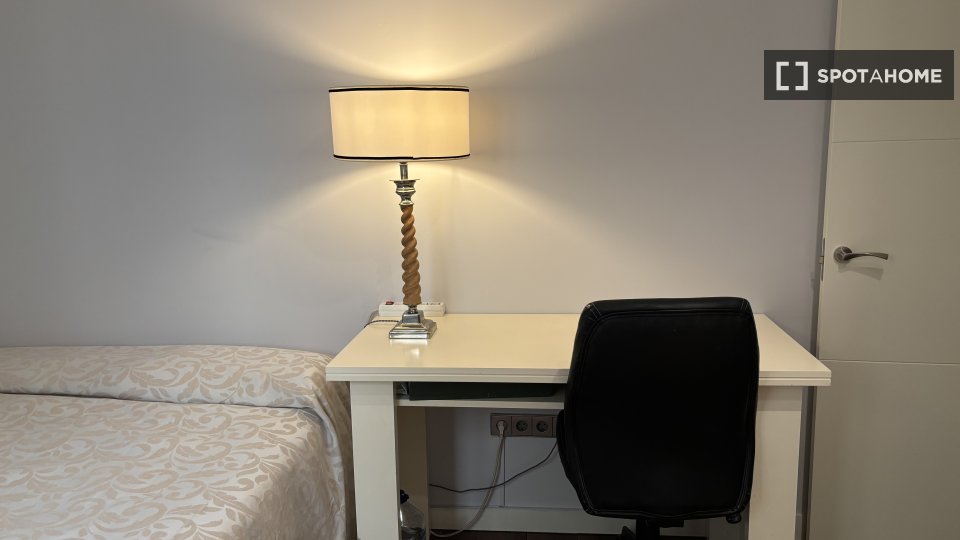 Double room Madrid, 3 beds, 160m² — photo 32