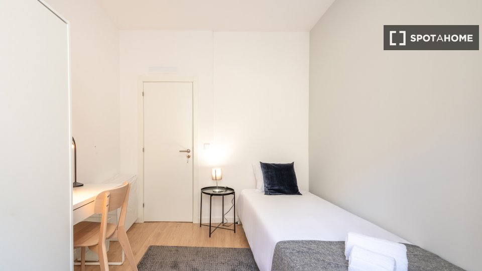 Double room Lisbon, 2 beds, 63m² — photo 15