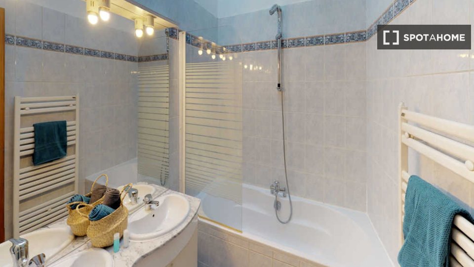Double room Lyon, 5 beds, 130m² — photo 6