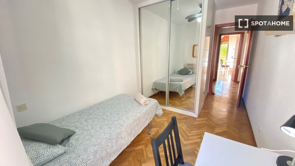 Double room Madrid, 5 beds — photo 14