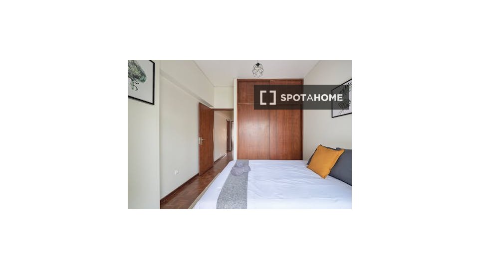 Double room Lisbon, 6 beds — photo 11