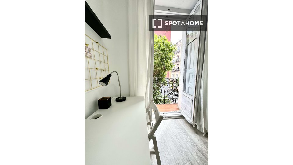 Double room Madrid, 6 beds — photo 48