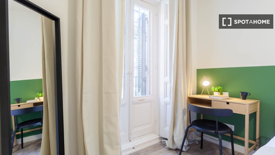 Double room Madrid, 9 beds, 180m² — photo 21