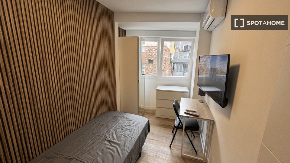 Double room Madrid, 4 beds, 65m² — photo 12