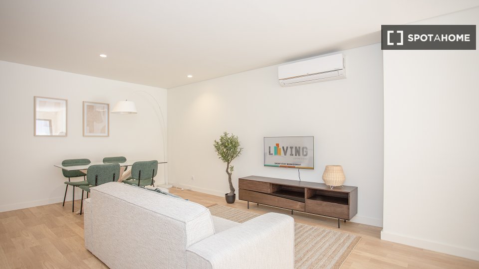 Apartment Porto, 1 bed, 74m² — photo 16