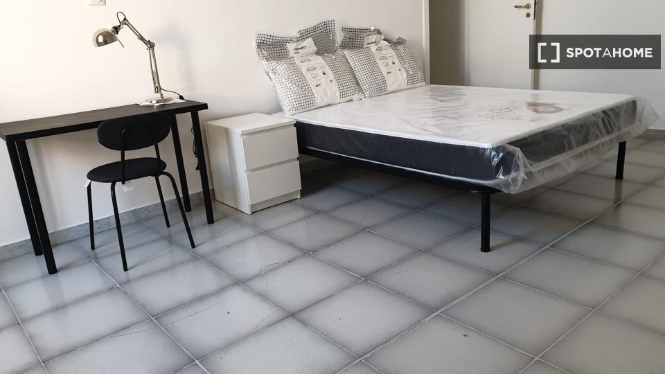 Double room Naples, 3 beds — photo 6