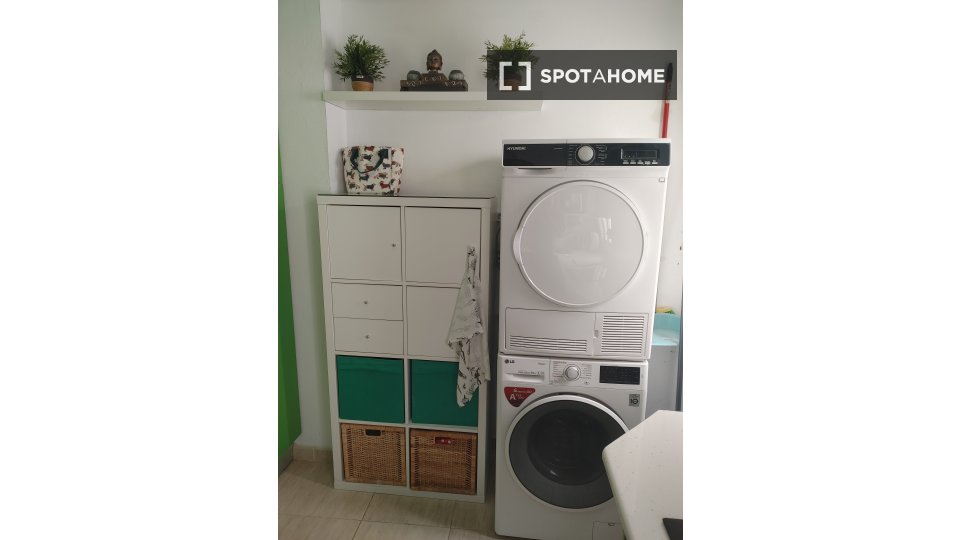 Double room Santa_Cruz_De_Tenerife, 2 beds, 85m² — photo 5