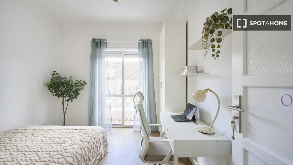 Double room Lisbon, 4 beds — photo 10
