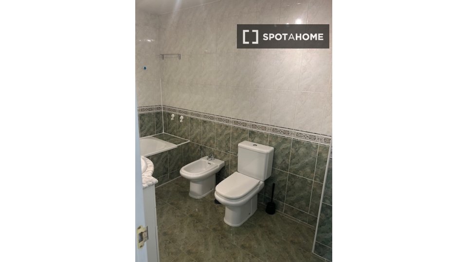Double room Madrid, 3 beds, 100m² — photo 4