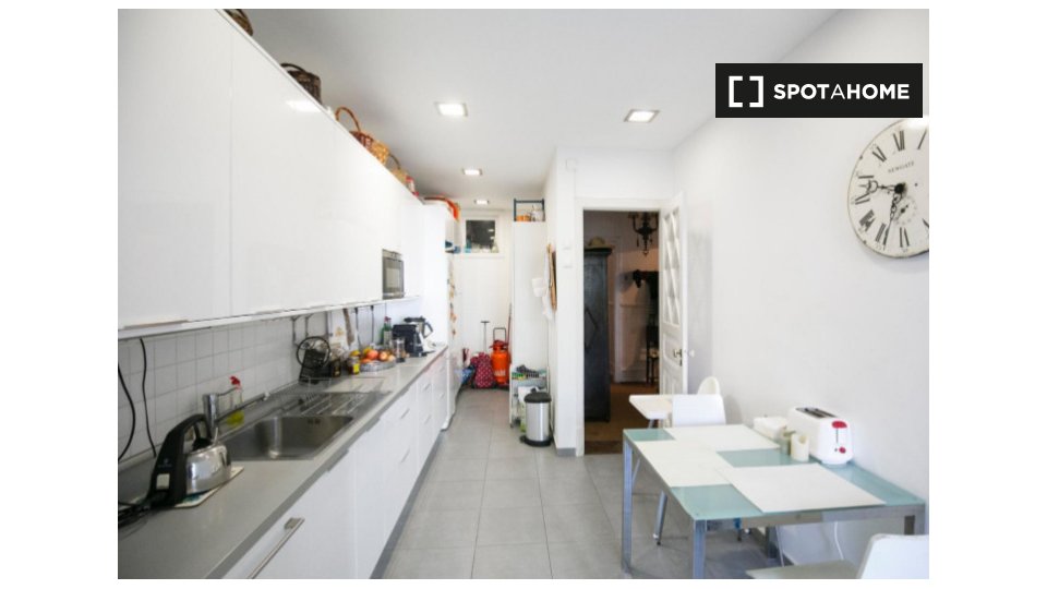 Double room Lisbon, 6 beds — photo 13