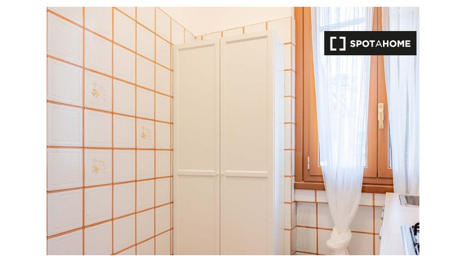 Double room Milan, 3 beds, 70m² — photo 4