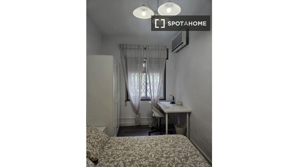 Double room Zaragoza, 2 beds — photo 18