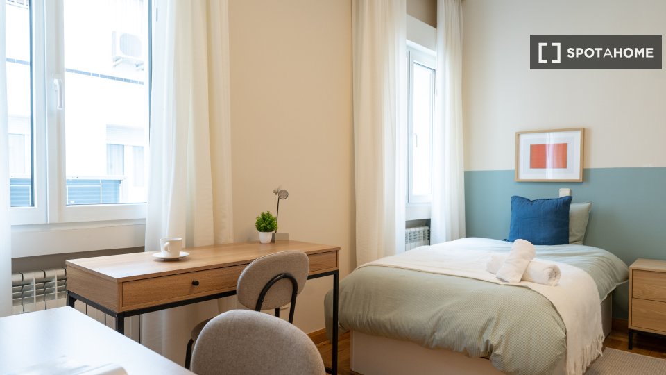 Double room Madrid, 5 beds — photo 11