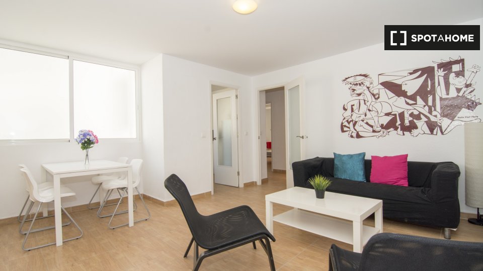 Double room Valencia, 3 beds, 80m² — photo 2