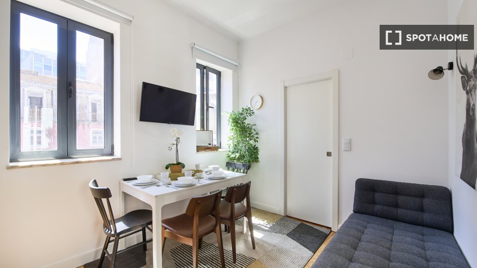 Apartment Lisbon, 2 beds, 45m² — photo 18