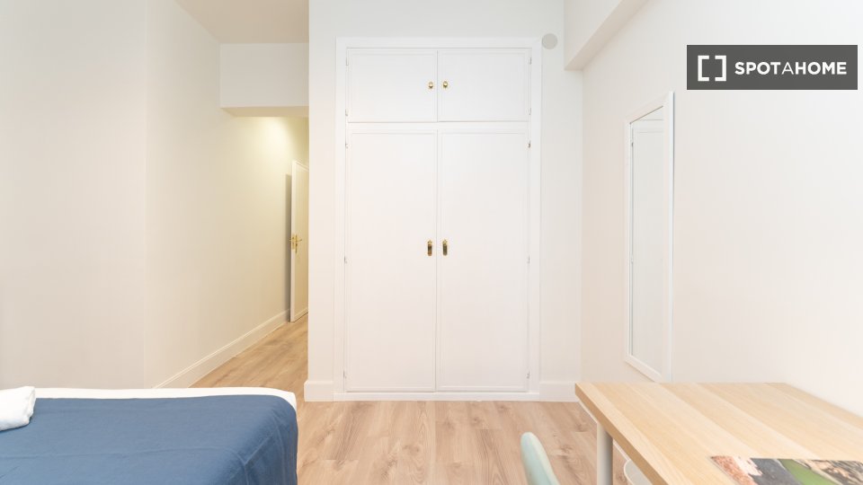 Double room Madrid, 5 beds — photo 13