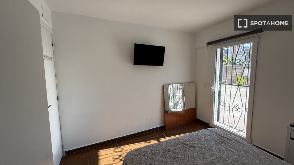 Double room Alicante, 3 beds, 70m² — photo 11